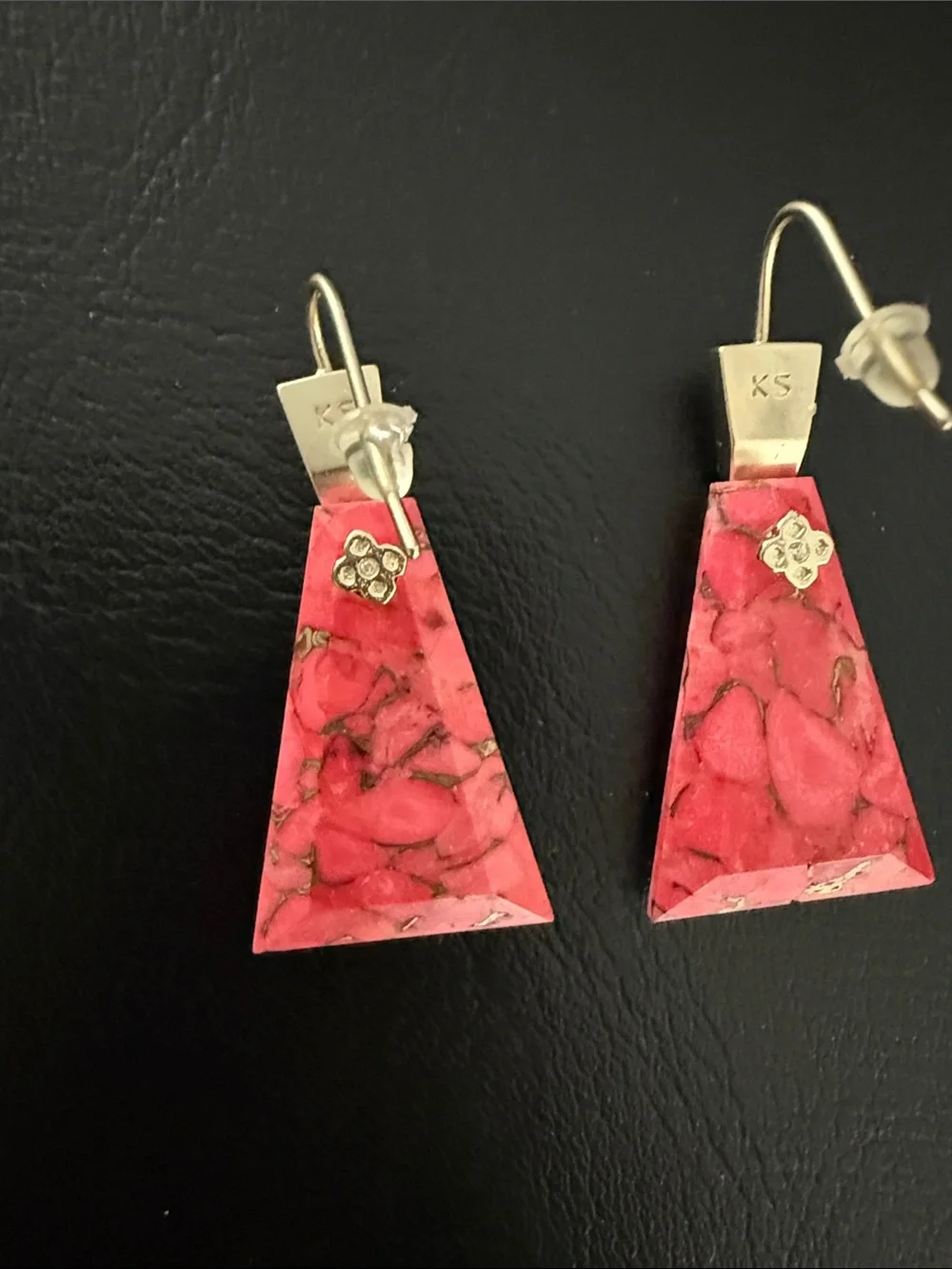 Kendra Scott Pink Marbled Triangle Drop Earrings with Gold Accents - Picture 2 of 6